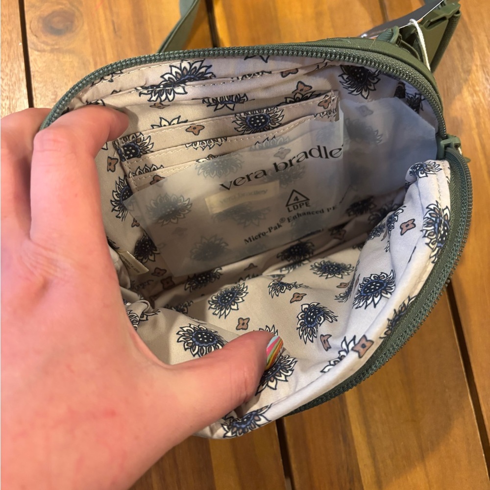 NWT Vera Bradley Green Belt Bag/ Fanny Pack - Picture 5 of 5